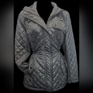 Stylish Women's Quilted Black Puffer Jacket